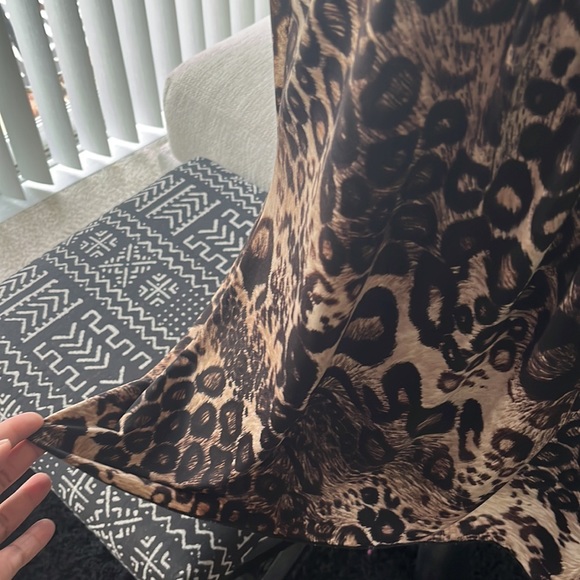 Claudia Richard | Leopard Print Sleeveless Blouse - Picture 3 of 5